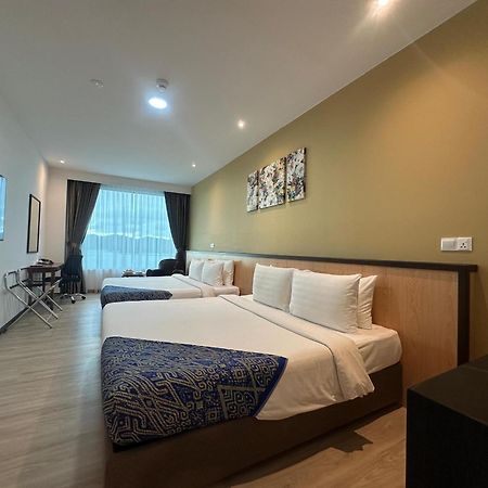 Hotel 7 Suria Kota Kinabalu Exterior photo